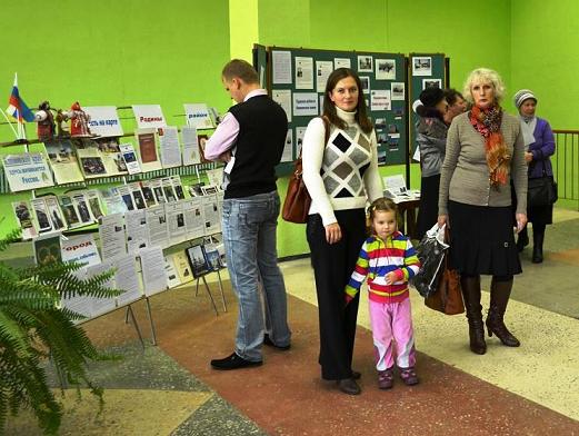 Посетители выставки, Климовская библиотека, http://klimovo-rmuk.3dn.ru/index/podrobnee/0-239