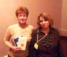 Анна Берсенева (справа) и директор Климовской библиотеки Т. Полетаева, http://klimovo-rmuk.3dn.ru/index/knigi_arsenevoj/0-37